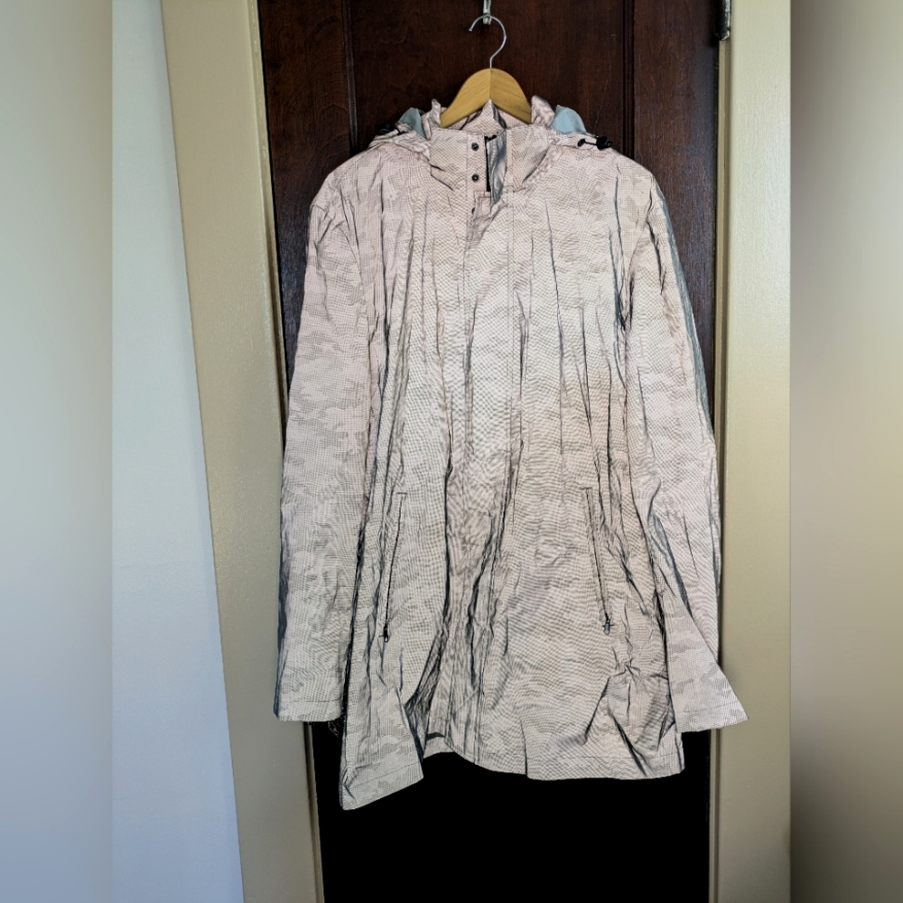 Men's Large NWOT Calvin Klein Gray Camouflage Shinny Reflective Rain Jacket
